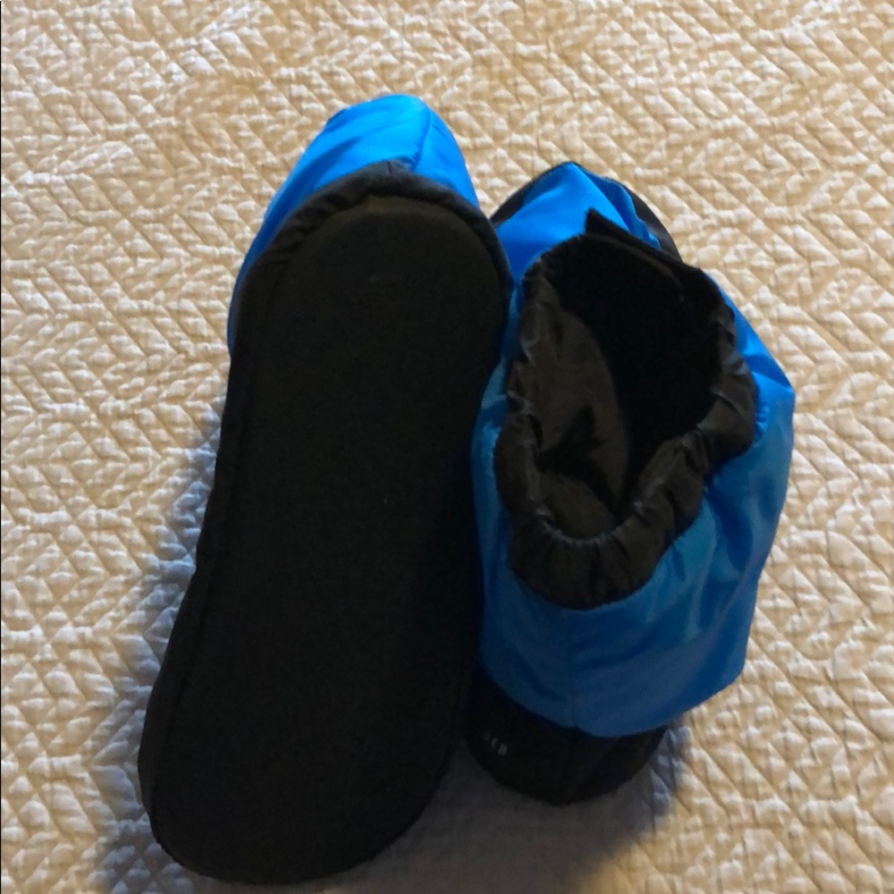 Bloch Girls Large dance foot warmers blue & black.